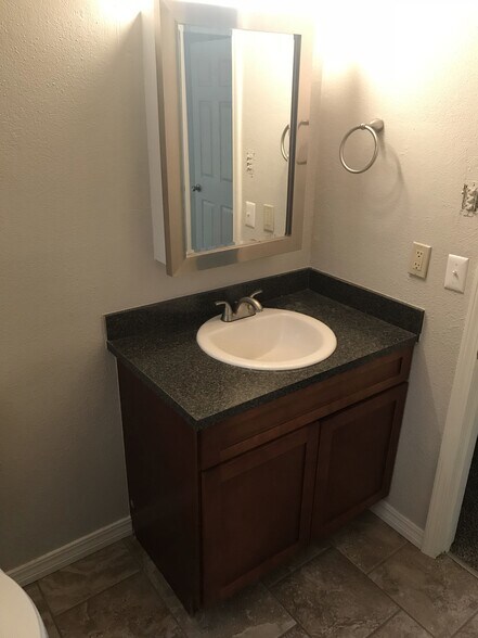 Building Photo - 825 Hardy Springs Cir