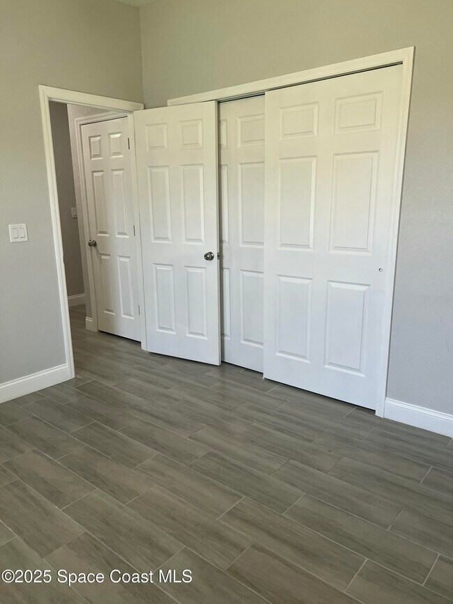 Building Photo - 571 San Filippo Dr SE