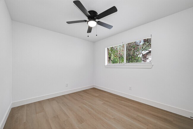 Building Photo - 1834 Shadow Rock Dr
