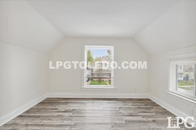 Building Photo - 4039 Vermaas Ave