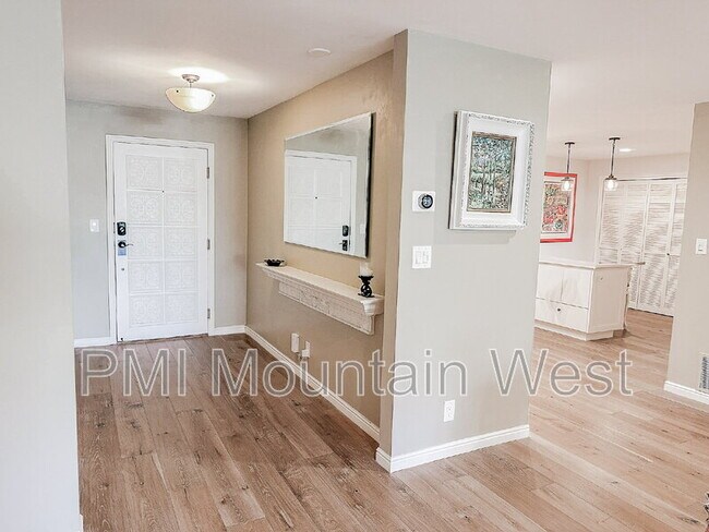 Building Photo - 171 E 3rd Ave