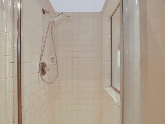 Building Photo - 16423 Ash Point Ln