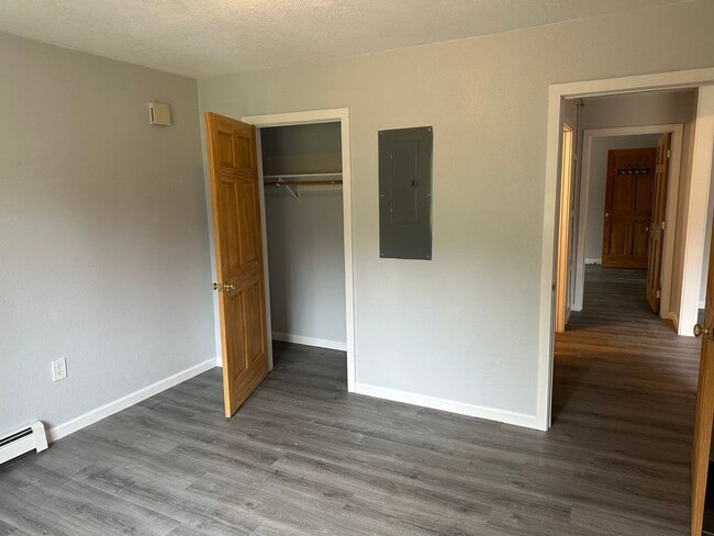 Building Photo - 2 Bed/ 2 Bath Single Family Home With a Ga...