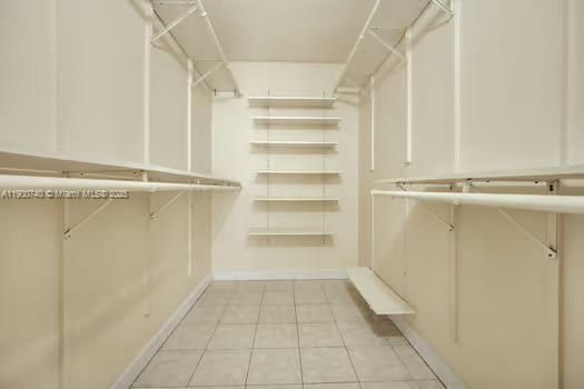 Building Photo - 8527 Old Country Manor