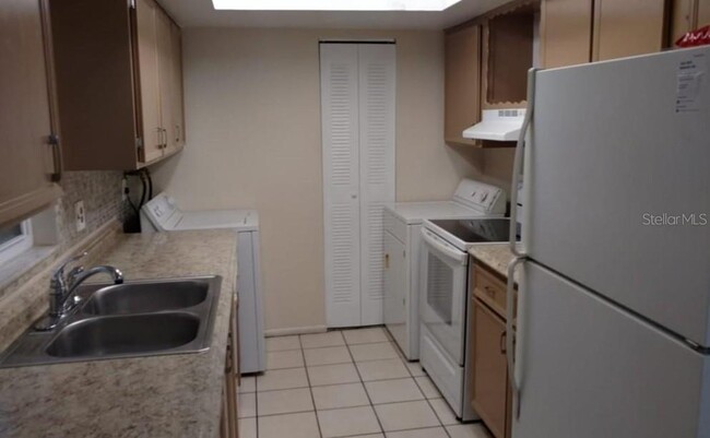 Building Photo - 32 Las Palmas Way