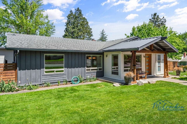Primary Photo - Modernized Spacious 3 Bedroom Home with Lu...