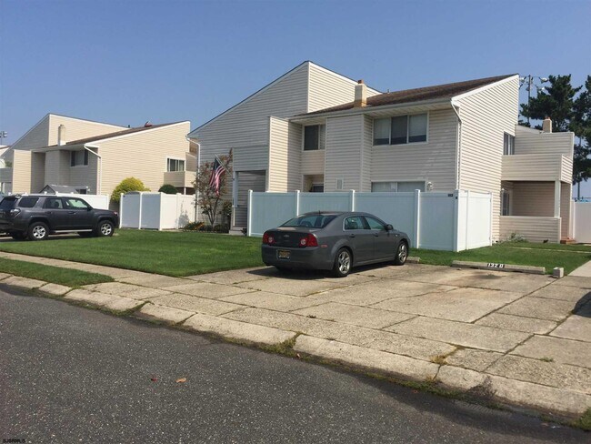 Primary Photo - 132 44th St S
