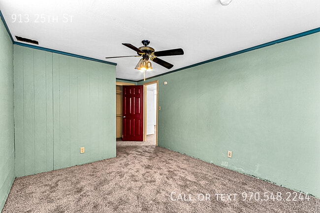 Building Photo - 913 25th St