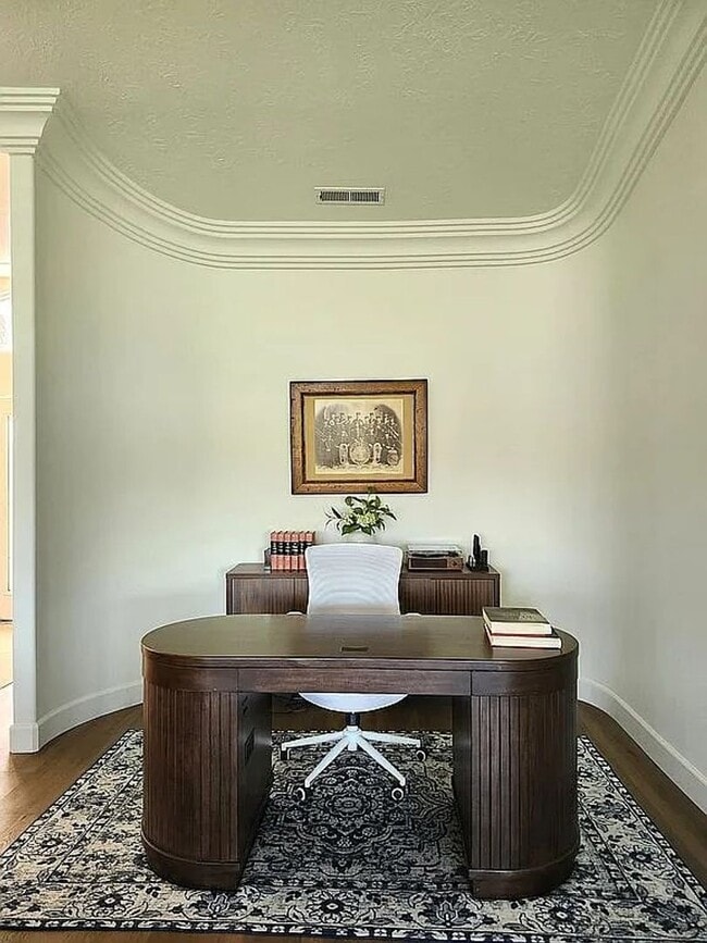 Building Photo - Charming Home Next To Sunbrook Golf Club!