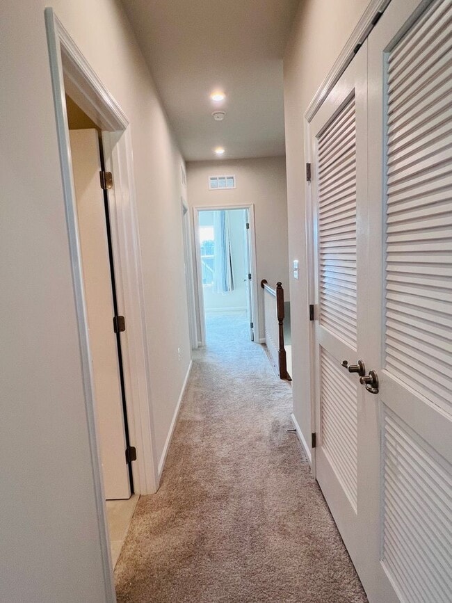 Building Photo - MINUTES TO VRE AND ALL THE CONVENIENCES OF...