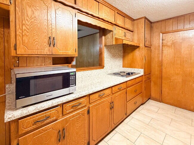 Building Photo - Charming 3-Bedroom Haven with Cozy Fireplace in North Richland Hills!