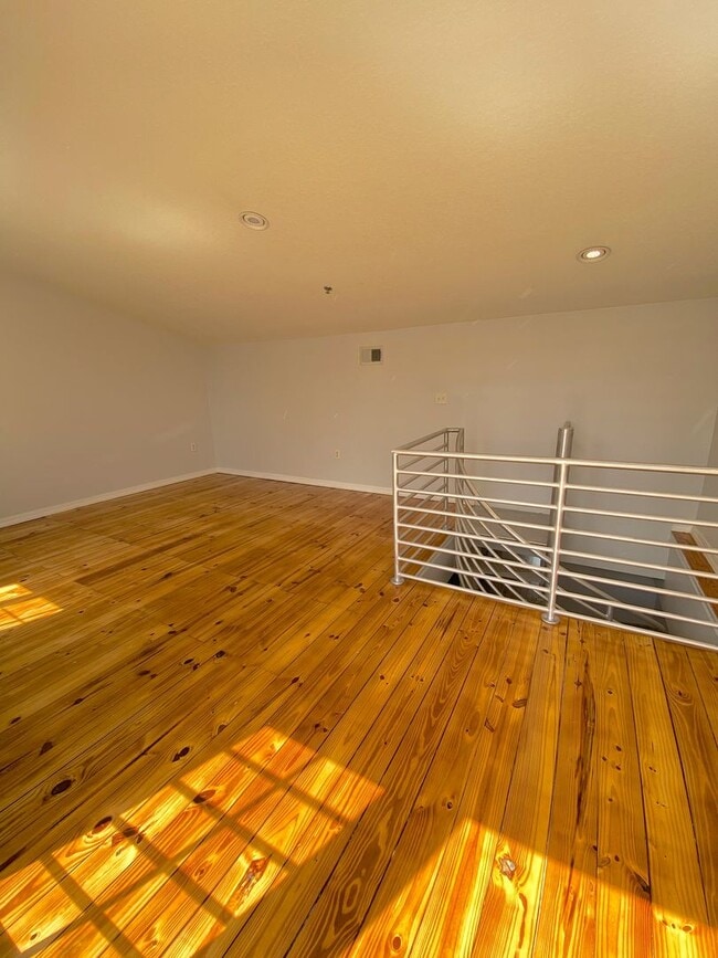 Building Photo - Stunning and Unique Luxury Town Home for Rent in the heart of sought after SODO!