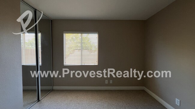 Building Photo - 4 Bed, 2.5 Bath Hesperia Home!!