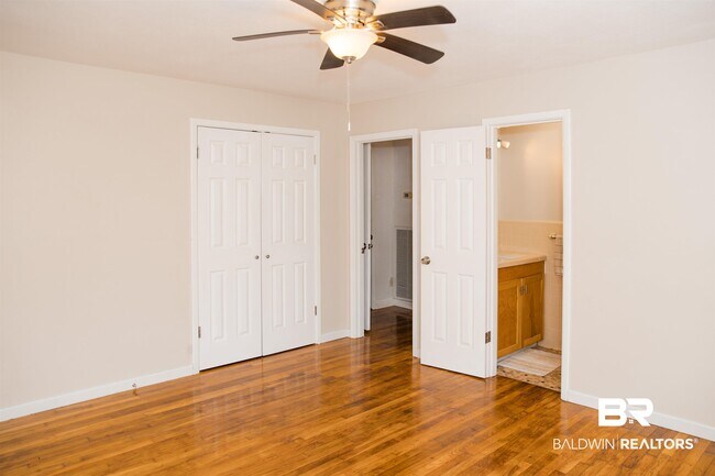 Building Photo - 7099 Pinehill Rd