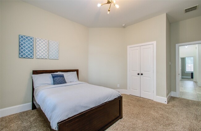 Building Photo - 28627 Rolling Ridge Dr