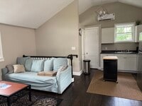 Building Photo - Suburban