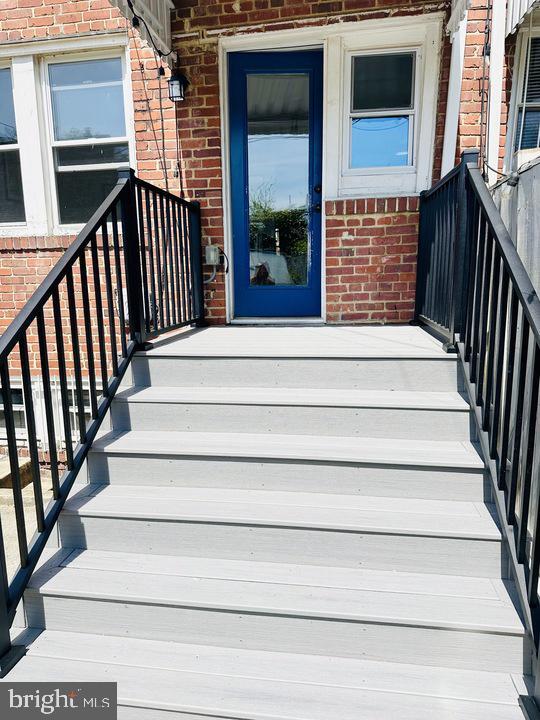 Building Photo - 1911 D St NE