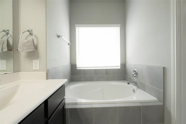 Building Photo - 24238 Golden Fallow Dr