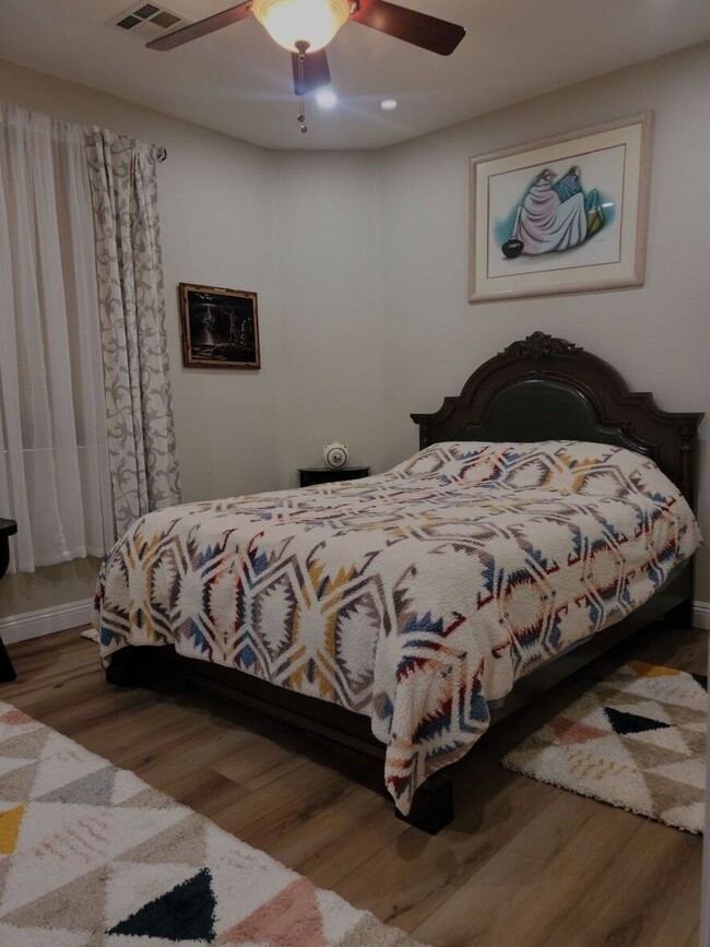 Building Photo - Fully Furnished Executive Rental in Highly...