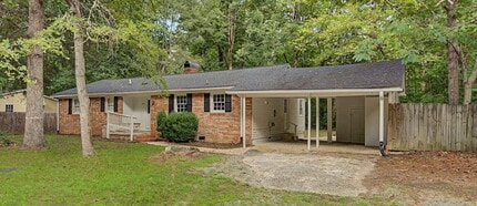 Building Photo - Ranch Home on Private lot in Chapel Hill