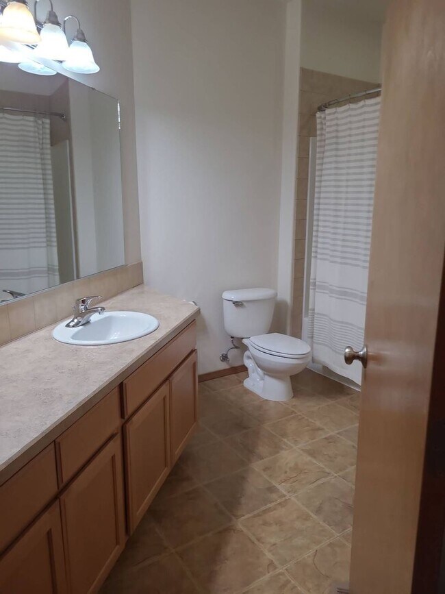 Building Photo - Cove West Neighborhood- Private Beach, Par...