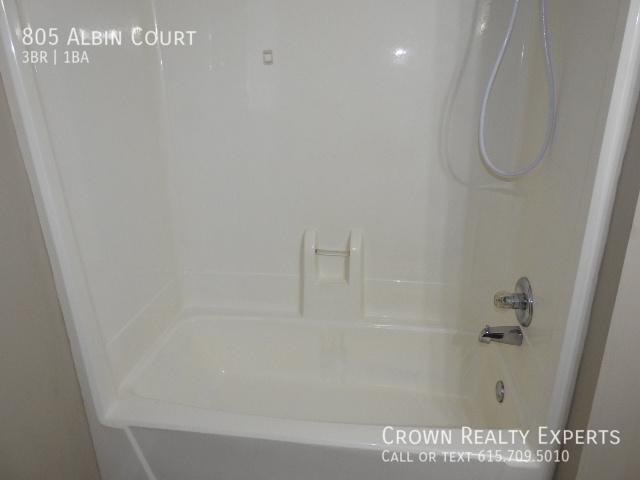Building Photo - 805 Albin Ct
