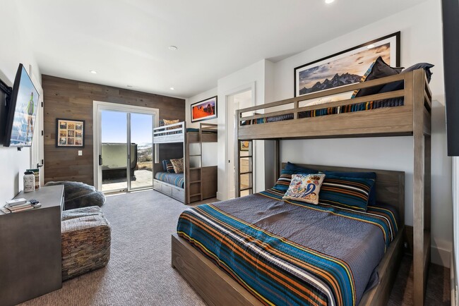 Building Photo - 3450 Ridgeway Dr