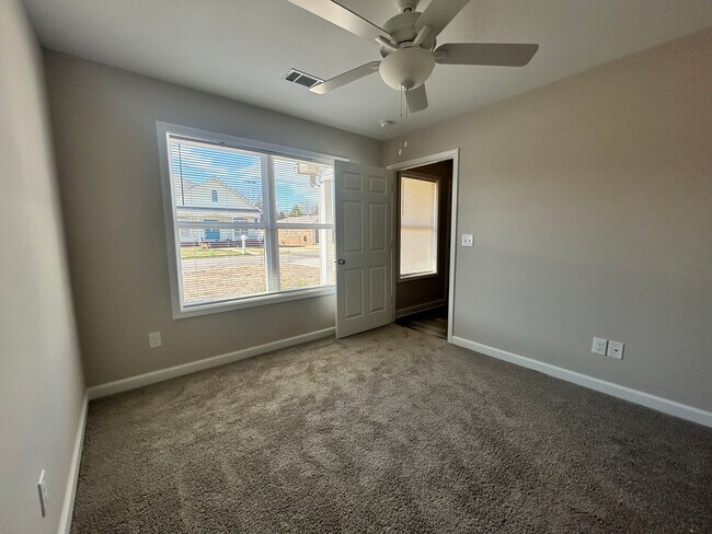 Building Photo - Three bedroom three bath available now!