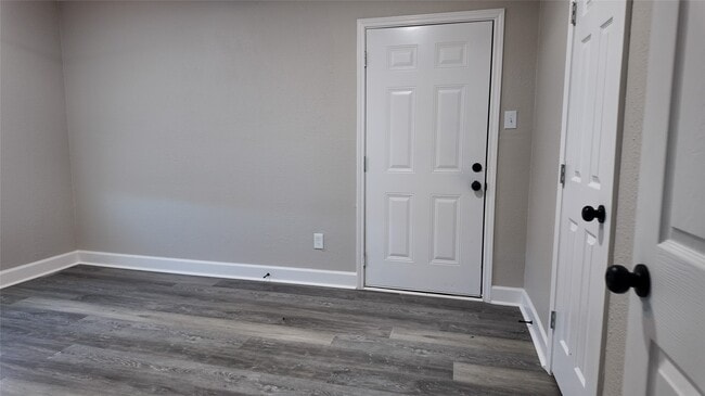 Building Photo - 917 Temple Dr