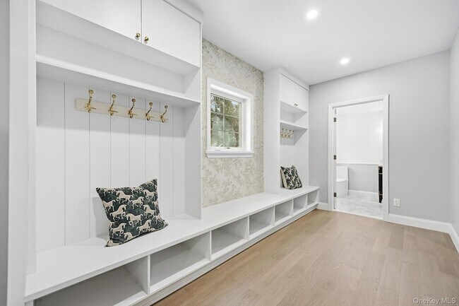 Building Photo - 2 Wynmor Rd