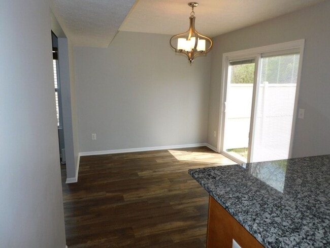 Building Photo - Spacious 4 Bedroom, 2.5 Bath Home