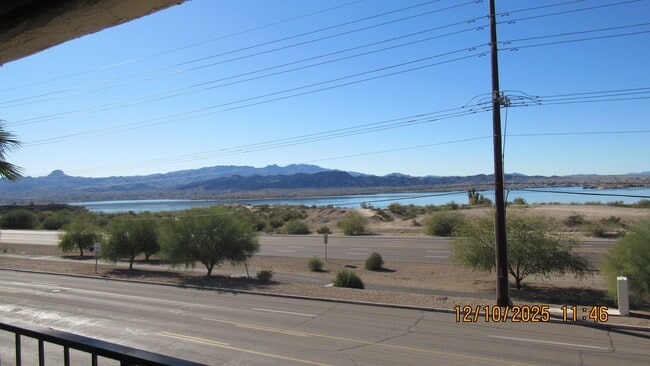 Building Photo - 2 Bed 2 Bath with Lake View