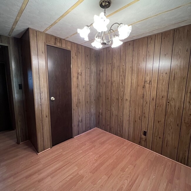 Building Photo - 282 Pete Martin Dr