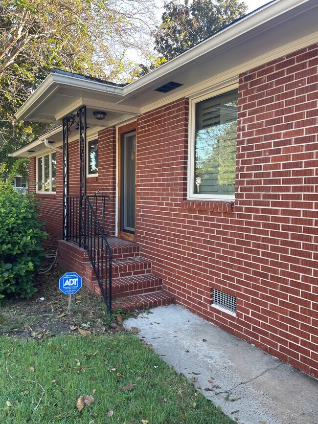 Building Photo - 401 E 56th St