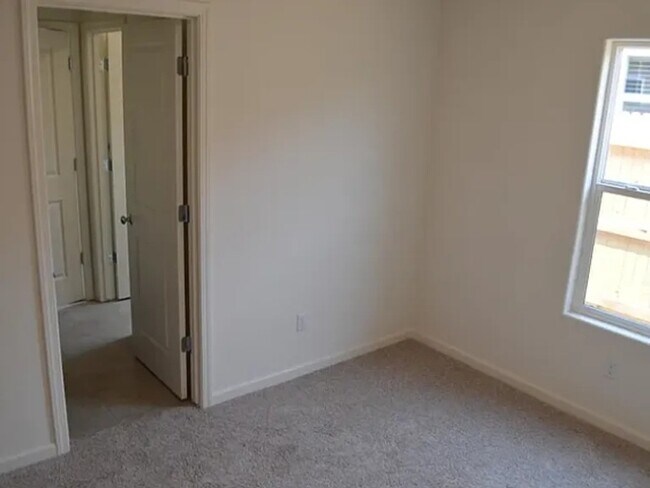 Building Photo - 765 Jessie Dr