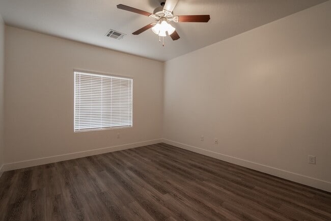 Building Photo - Small Dog Friendly Home With RV Parking