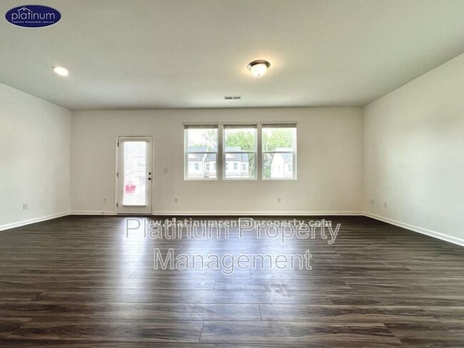 Building Photo - 5770 Thornton Dr