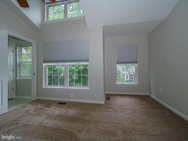 Building Photo - 32 Harbour Heights Dr