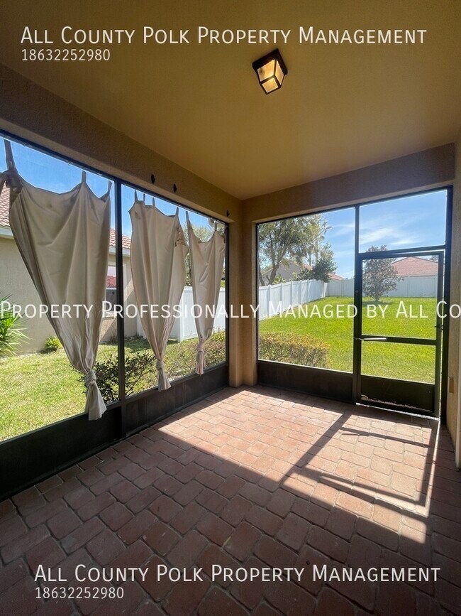 Building Photo - 1721 Altavista Cir