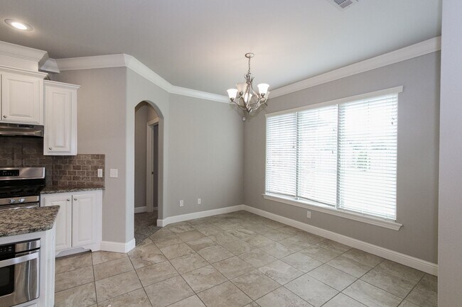 Building Photo - Gorgeous 3 bed/3 bath home in great Bentonville neighborhood