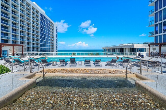 Building Photo - 6899 Collins Ave