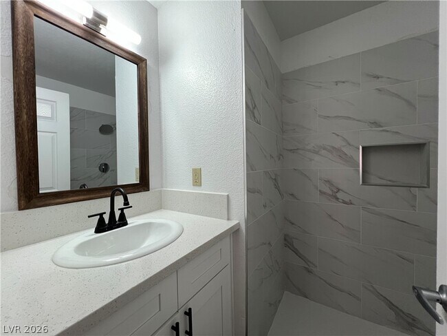 Building Photo - 5080 Indian River Dr