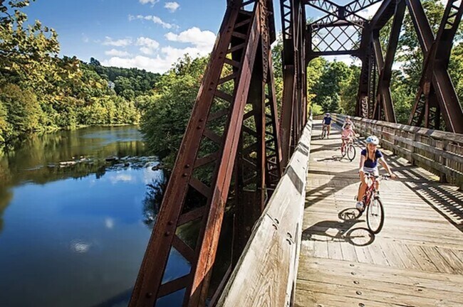 Building Photo - 54 Bridge St