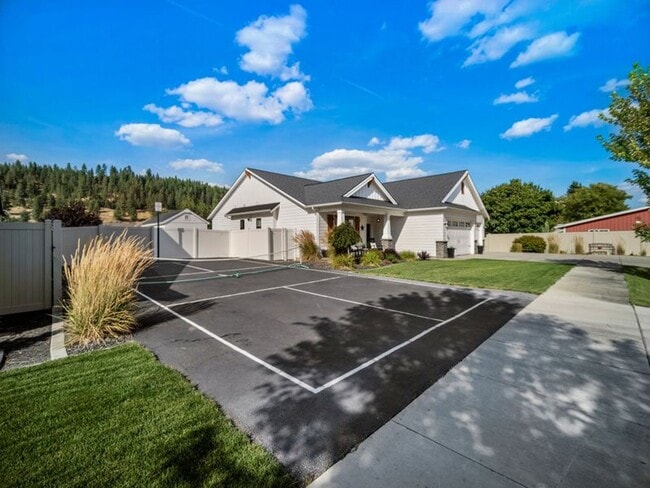 Building Photo - Fully Furnished Luxury 3-Bed, 2-Bath Home ...