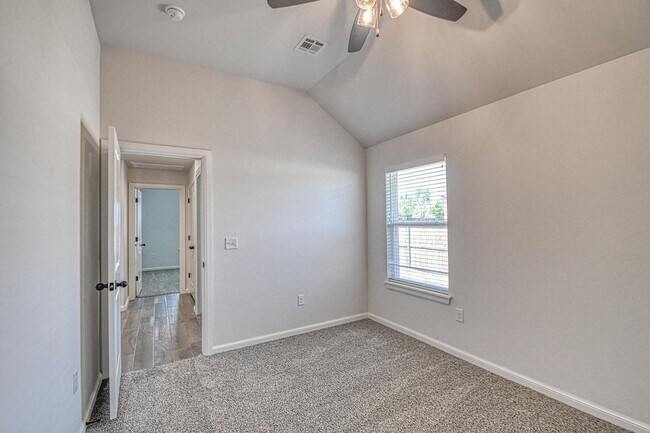 Building Photo - Beautiful Home in Summit Lakes!