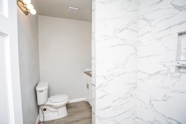 Building Photo - 2408 32nd St