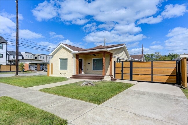 Primary Photo - 2401 Eagle St