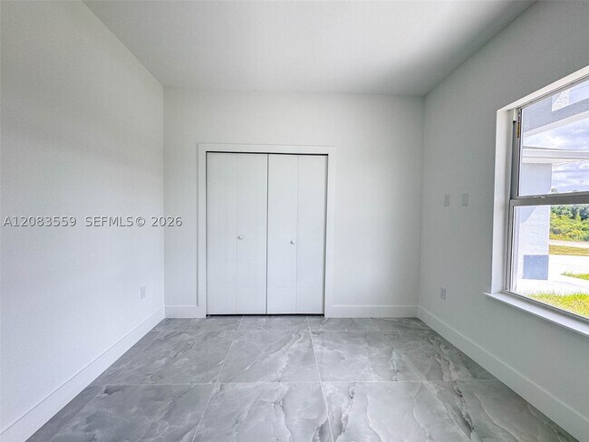 Building Photo - 852 Belden Ave