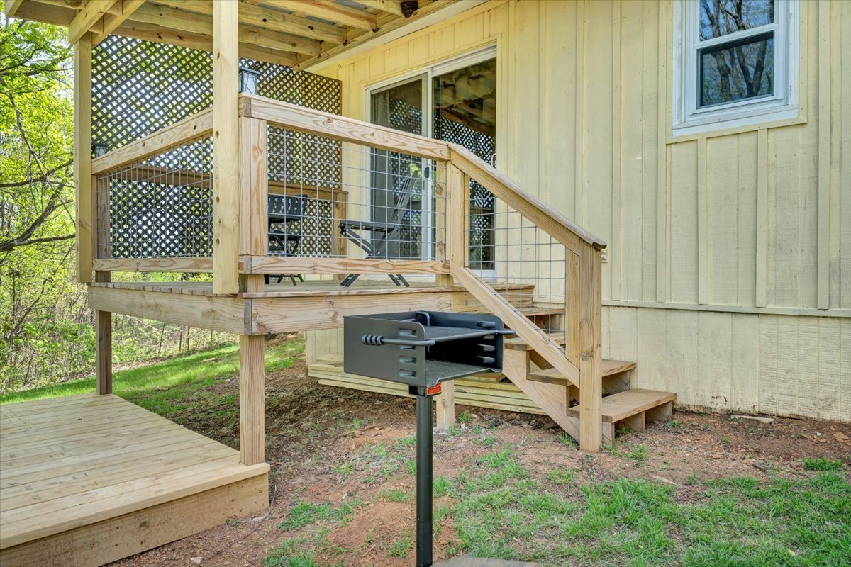 Covered back porch - 1004 Rock Castle Ln SE
