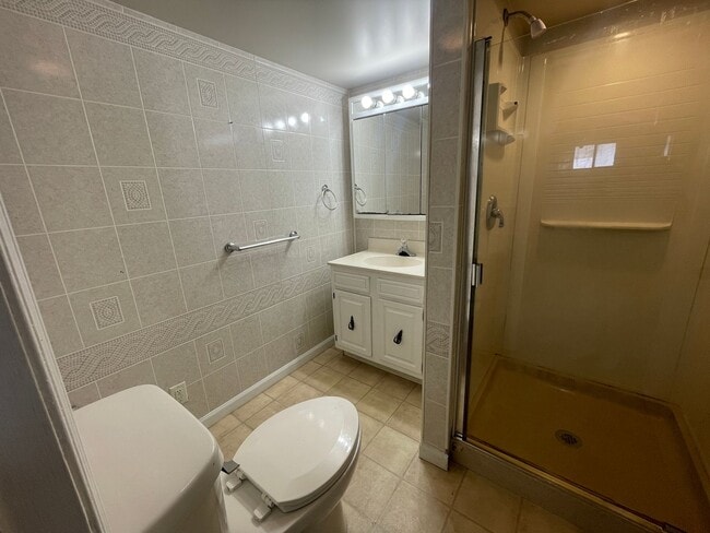 Building Photo - Updated 2 Bedroom 2 Bathroom Home